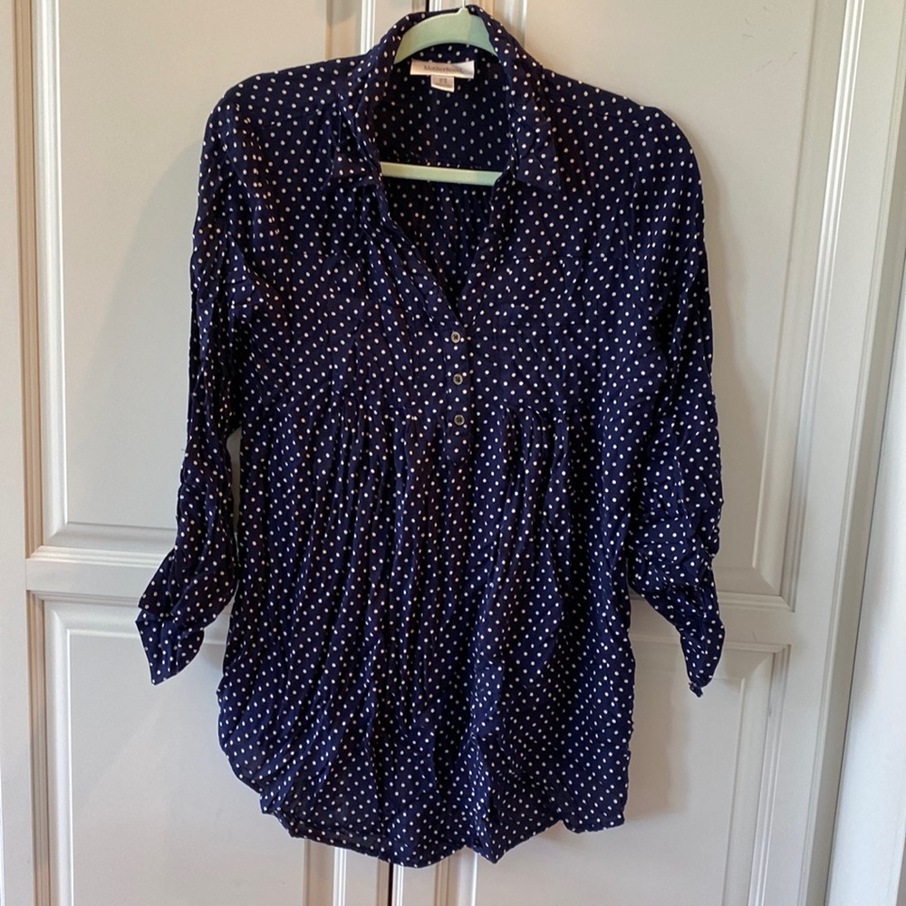 Motherhood maternity blue with white polka dot shirt.